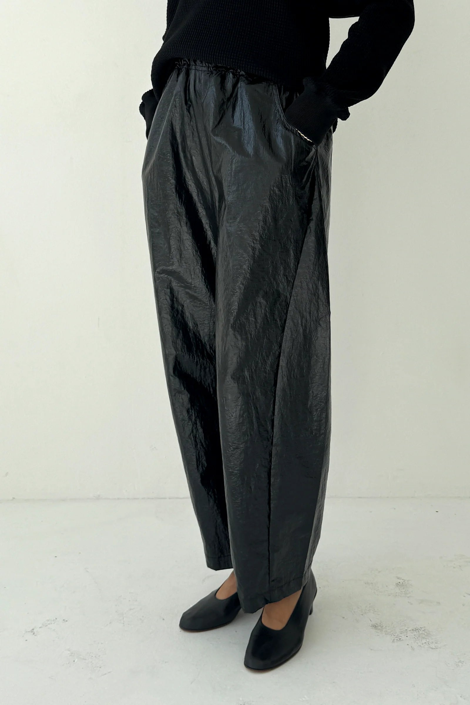 DICH HENDERSON SILKY TECHNO PANTS 【公式通販】