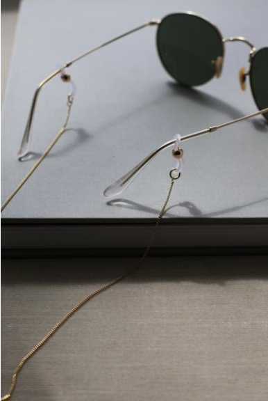 Lisbeth Curb Chain Sunglass Holder - Gold - Vincent Park - {{shop.address.city}} {{ shop.address.country }}