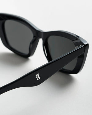 Chimi Tom Greyhound Sunglasses - Black