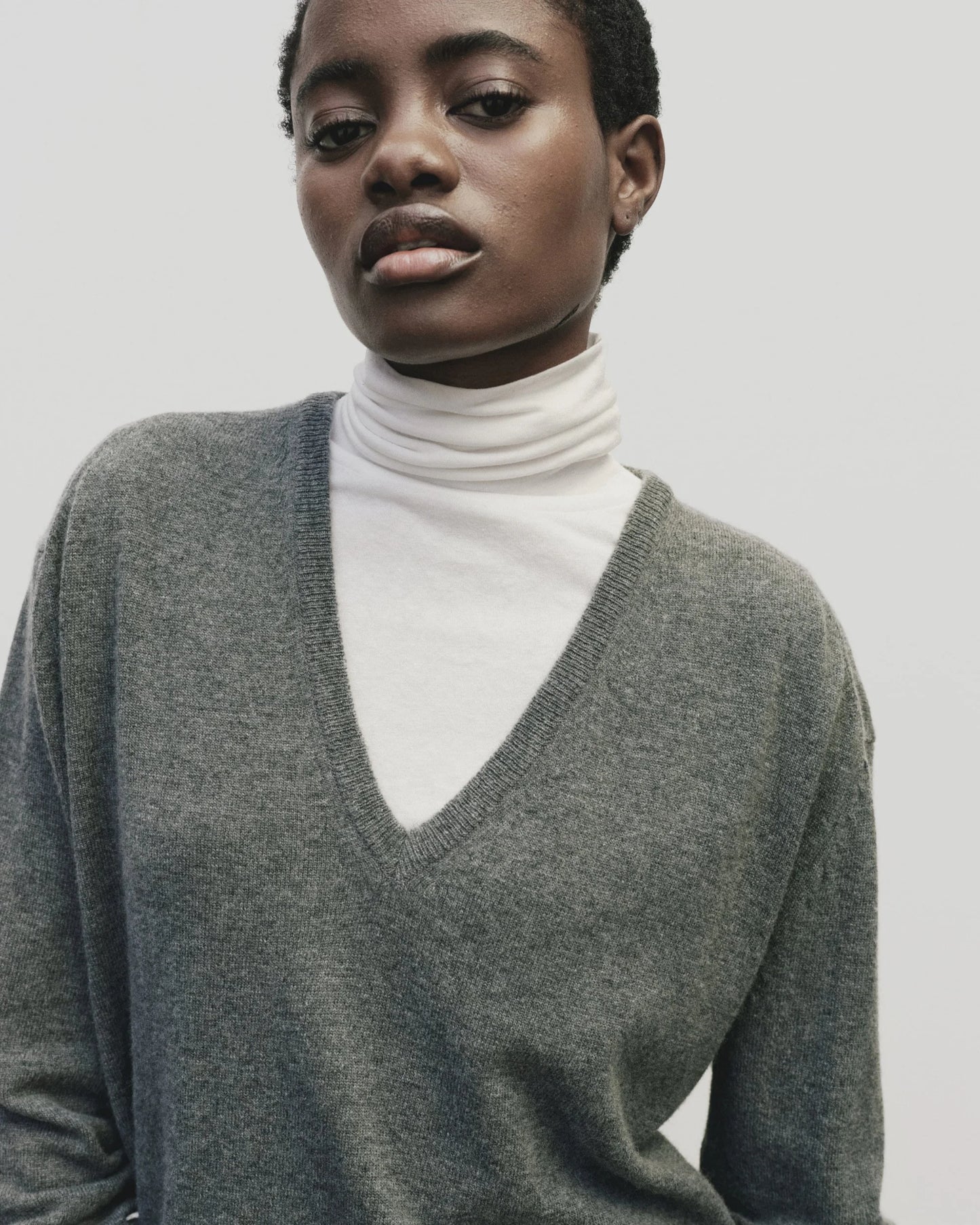 Cashmere Blend V-Neck - Gray