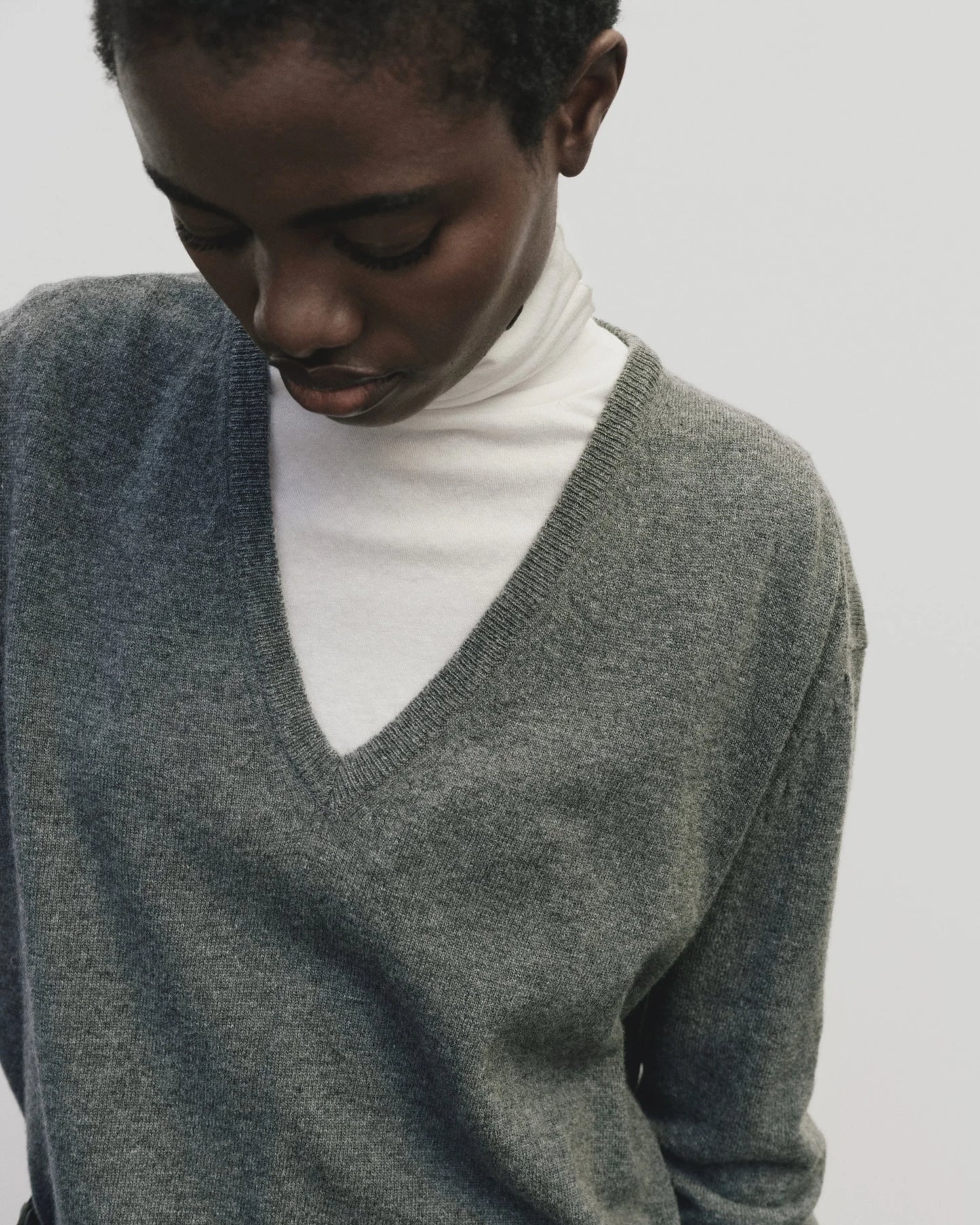 Cashmere Blend V-Neck - Gray