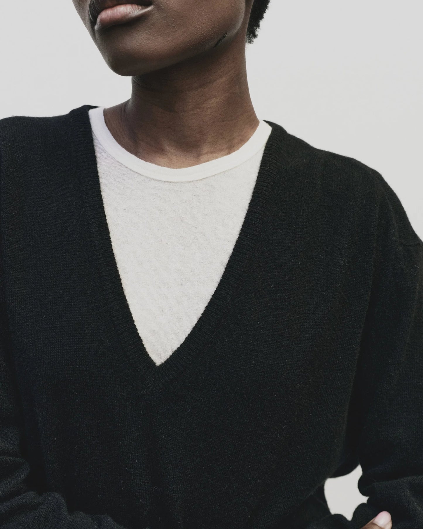 Cashmere Blend V-Neck - Black