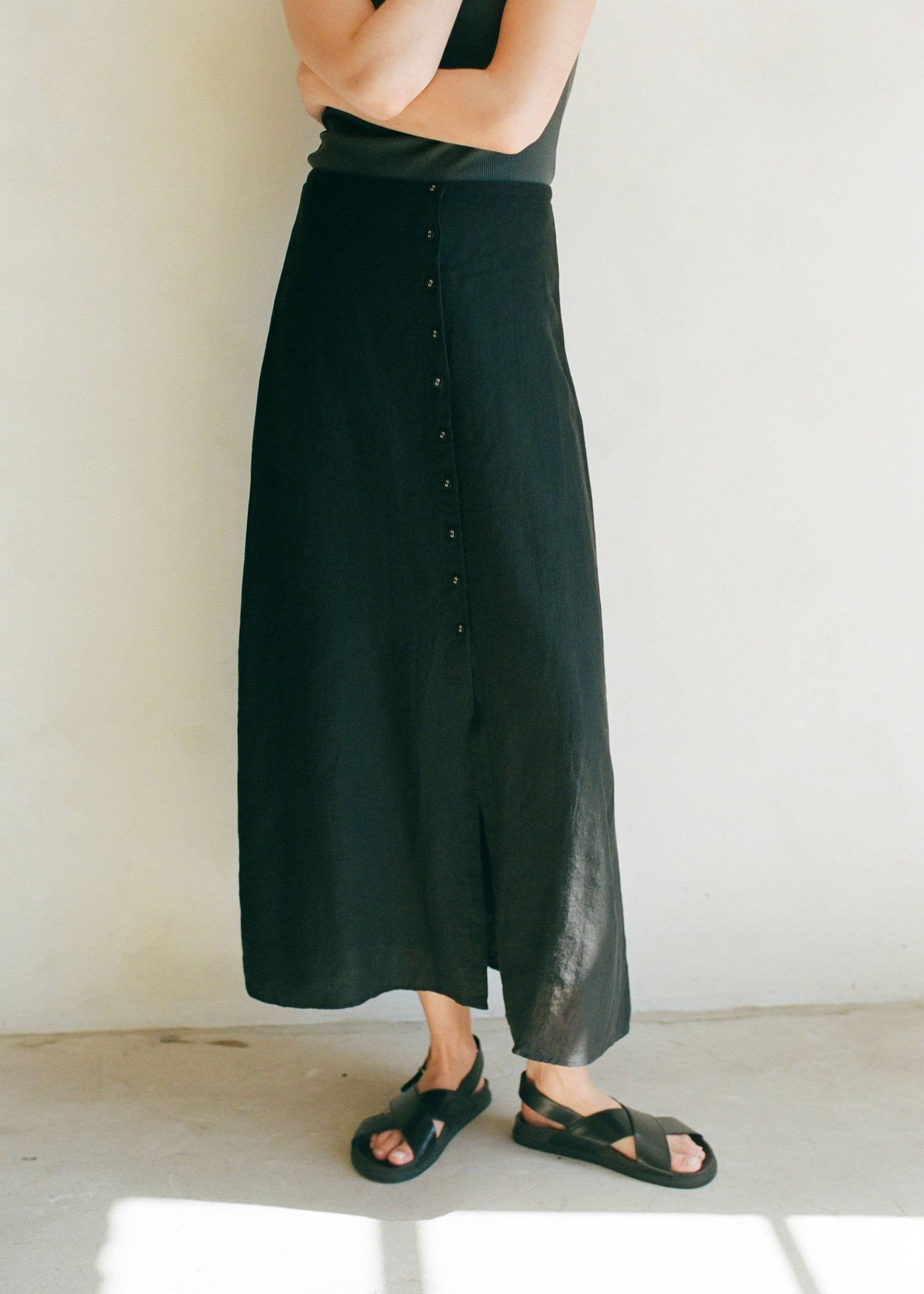 Linen Button Down Midi Skirt - Black