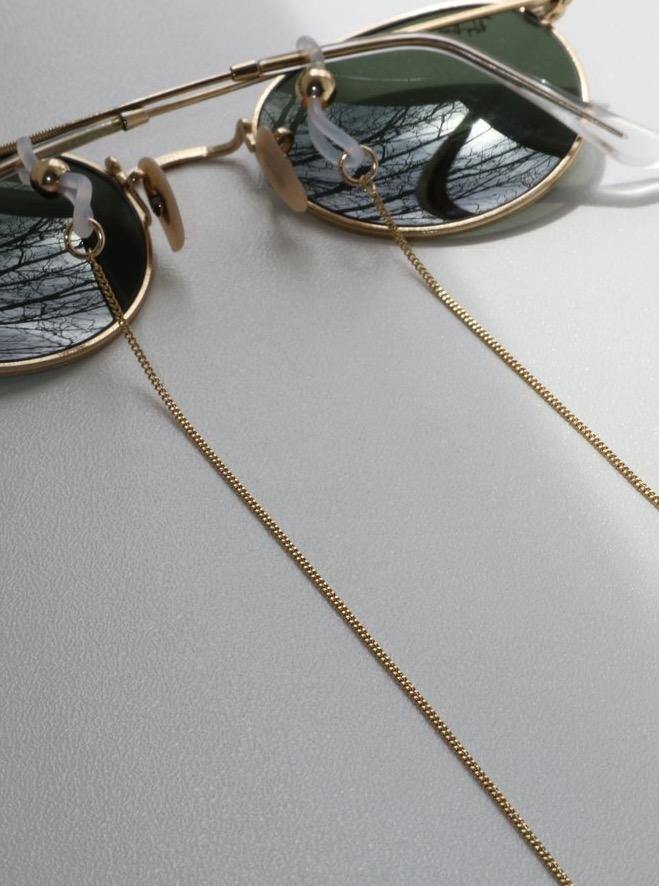 Lisbeth Curb Chain Sunglass Holder - Gold - Vincent Park - {{shop.address.city}} {{ shop.address.country }}