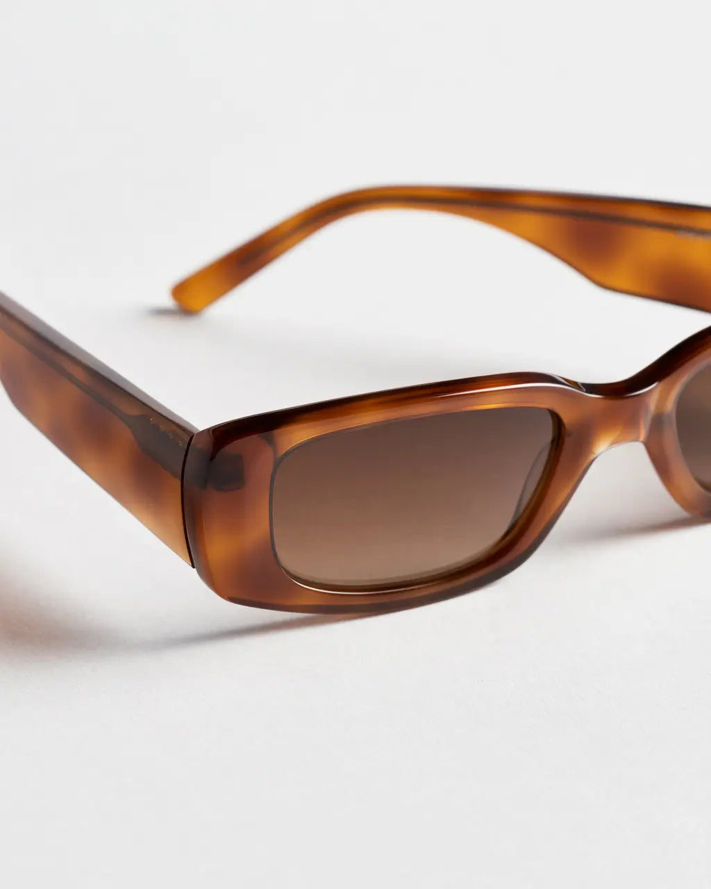 Chimi 10 sunglasses - Havana - Vincent Park - {{shop.address.city}} {{ shop.address.country }}