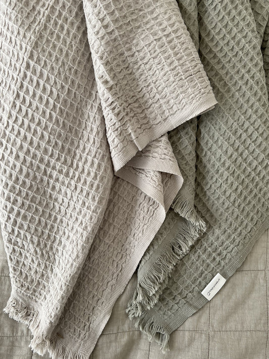 The Anywhere Throw - Stone - Vincent Park - {{shop.address.city}} {{ shop.address.country }}