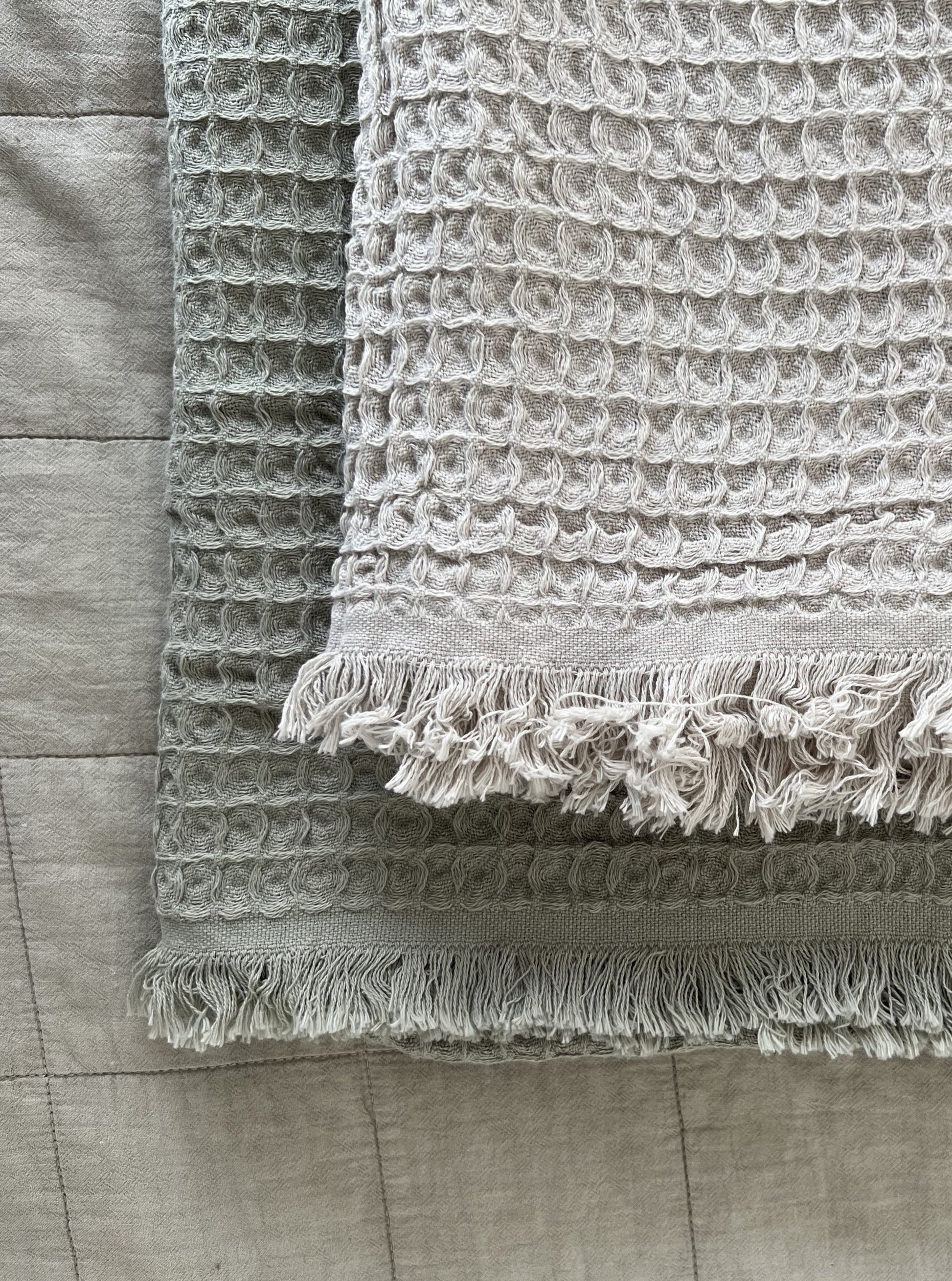 The Anywhere Throw - Stone - Vincent Park - {{shop.address.city}} {{ shop.address.country }}