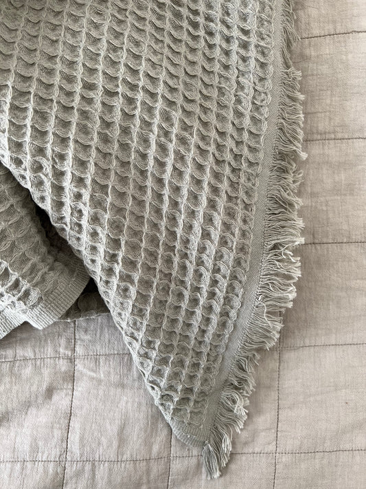 The Anywhere Throw - Desert Sage - Vincent Park - {{shop.address.city}} {{ shop.address.country }}
