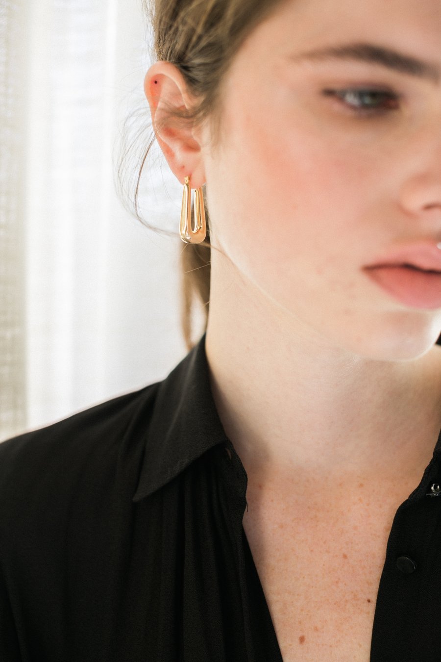 Lisbeth Moss U Shaped hoops - Gold - Vincent Park - {{shop.address.city}} {{ shop.address.country }}