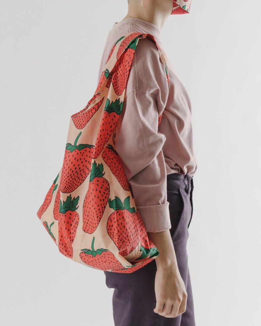 Baggu Standard Reusable Shopper - Strawberry - Vincent Park - {{shop.address.city}} {{ shop.address.country }}
