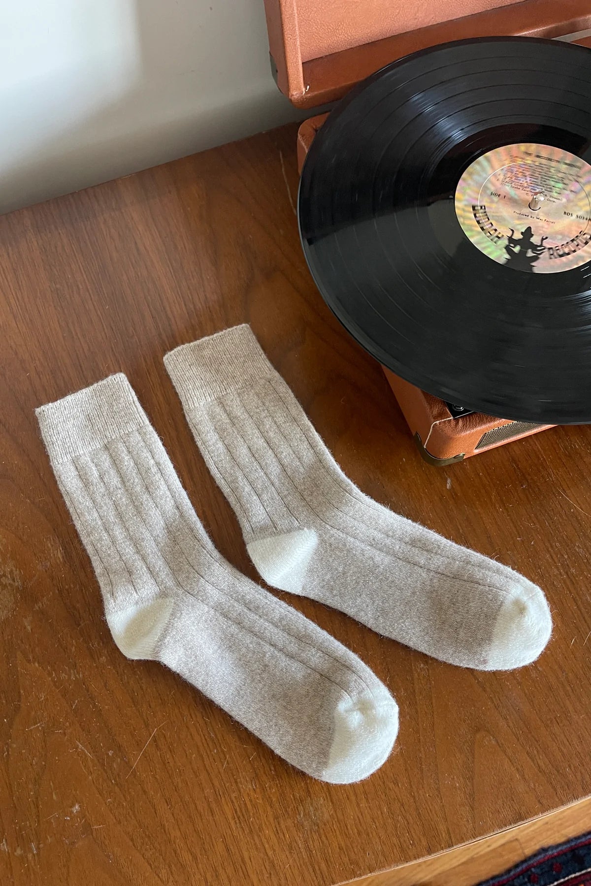 Le Bon Shoppe Classic Cashmere Socks - Fawn - Vincent Park - {{shop.address.city}} {{ shop.address.country }}