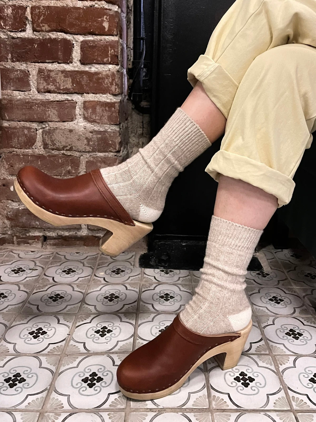 Le Bon Shoppe Classic Cashmere Socks - Fawn - Vincent Park - {{shop.address.city}} {{ shop.address.country }}
